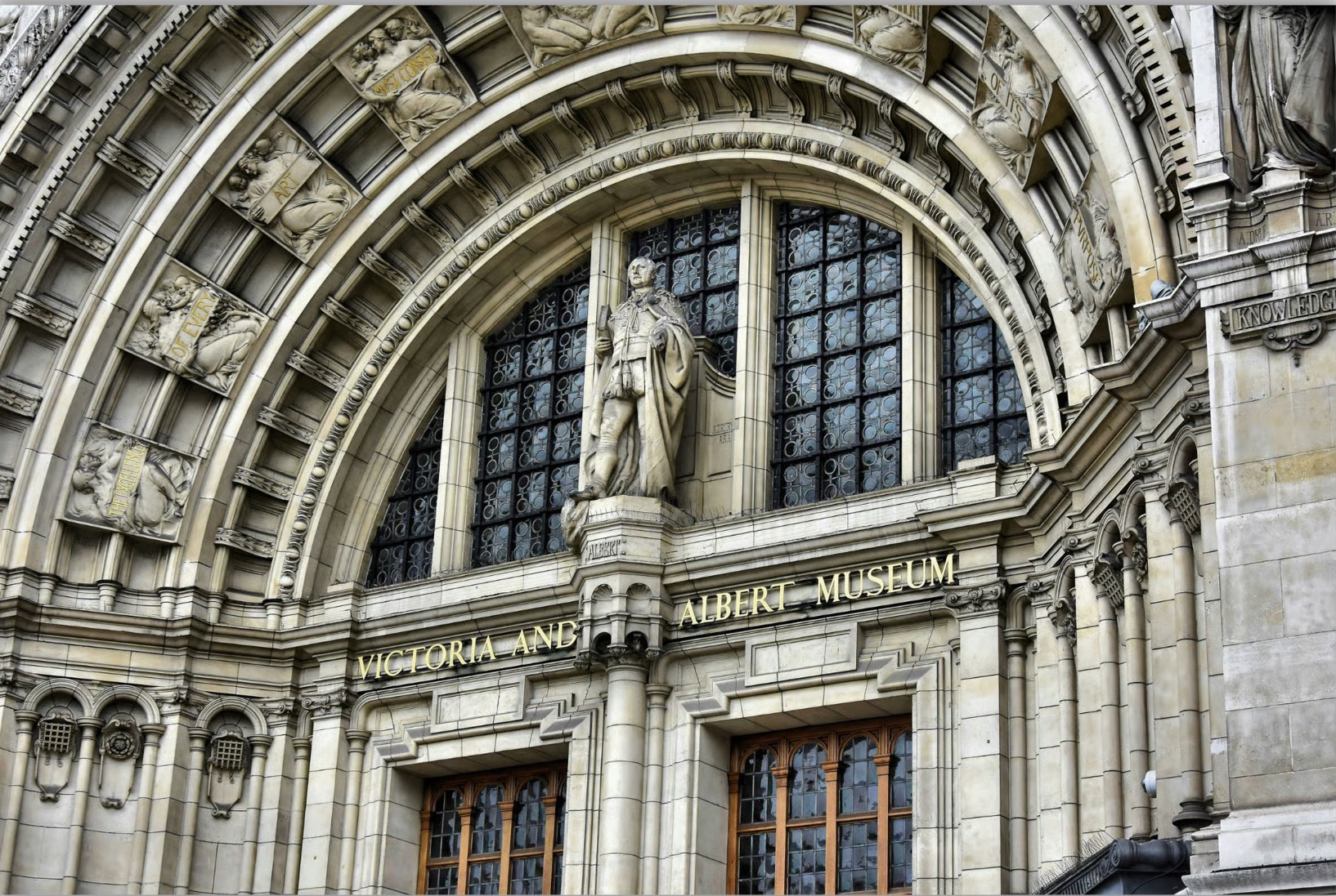 Victoria and Albert Museum facade